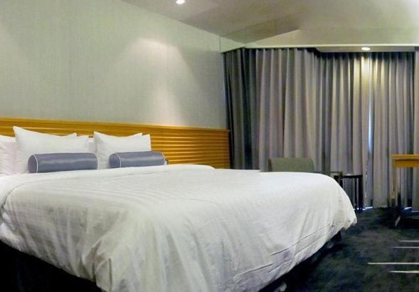 Lao Plaza Hotel room